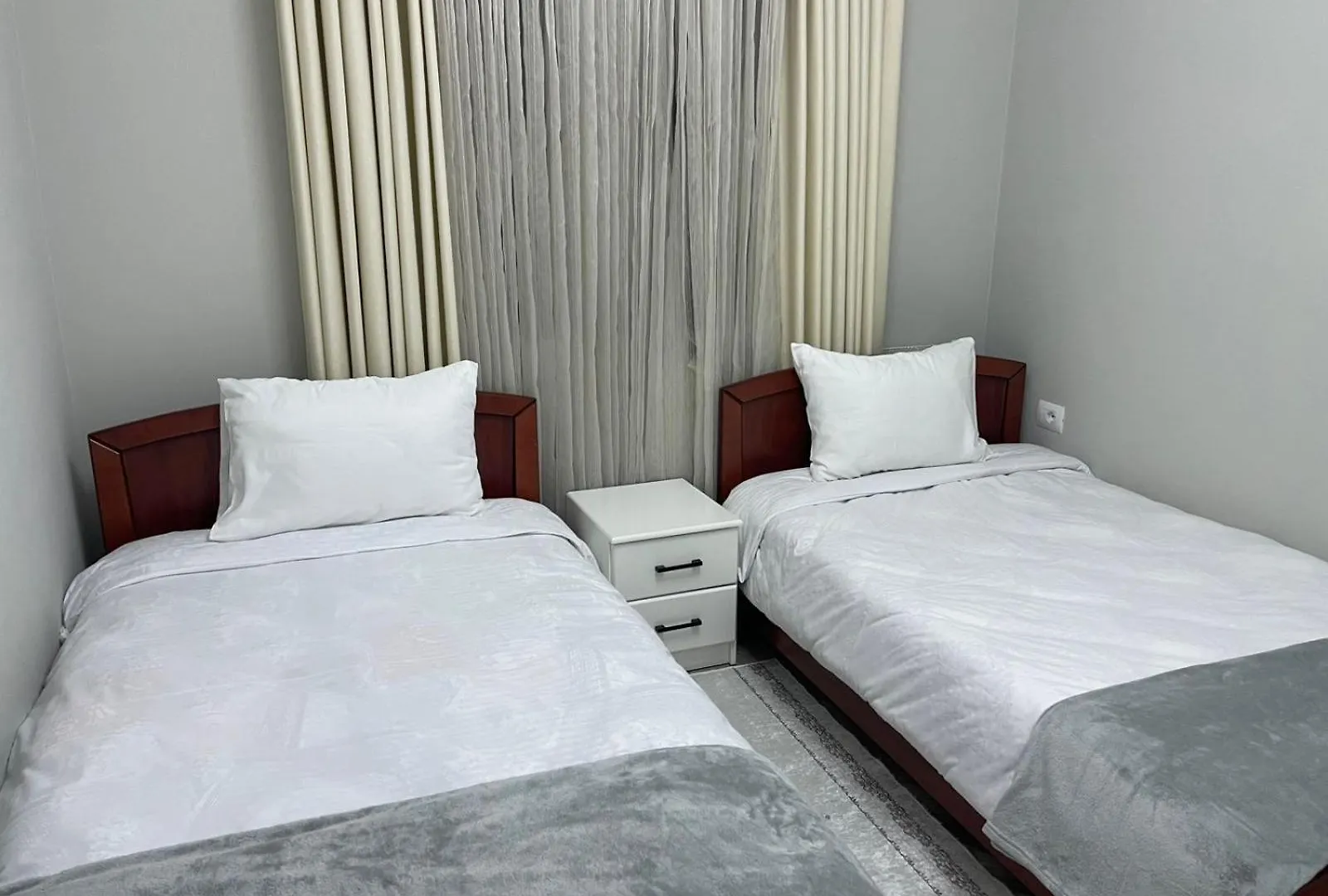 Urban Luxe Retreat- Pogradec Apartamento