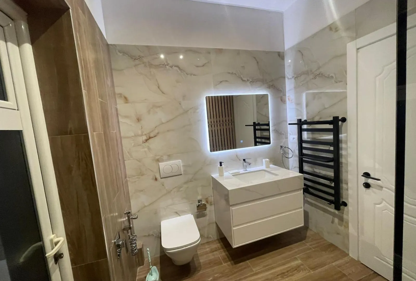 Urban Luxe Retreat- Pogradec Apartamento