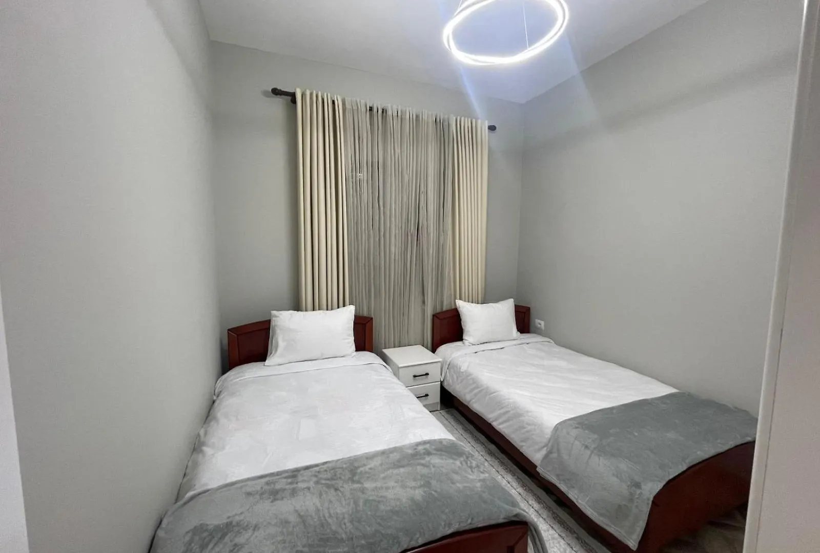 Urban Luxe Retreat- Pogradec Apartamento